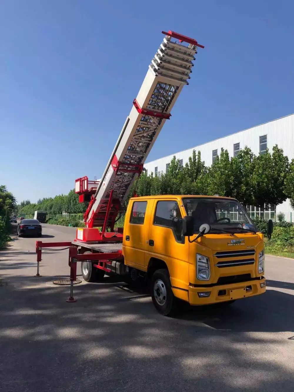 旌阳附近的云梯车出租服务：轻松解决高空作业需求